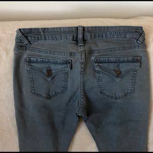 Vigors Girls size 16 fits women’s 25 or size 2-4